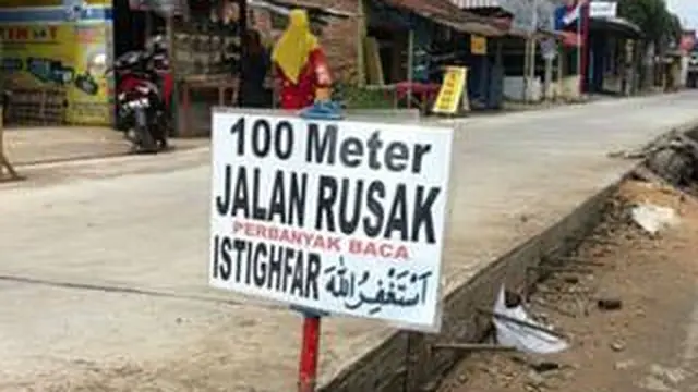 7 Potret Tulisan Perbaikan di Jalan Ini Kalimatnya Bikin Geleng Kepala