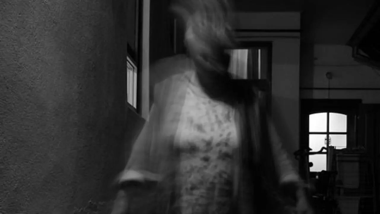 Sosok Hantu Wanita Terlihat di Hotel Tua