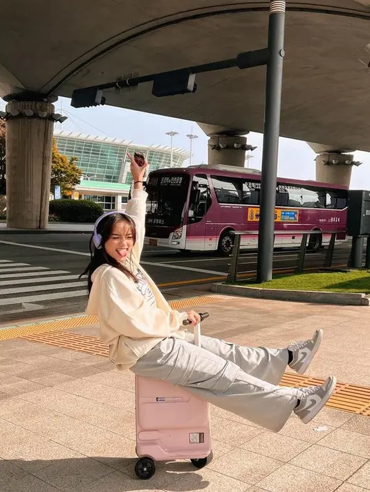 <p>Fuji menegaskan jika kepergiannya ke Korea adalah liburan bersama salah satu brand. Ia mengaku jika banyak influencer lain yang ikut serta. [Foto: instagram.com/fuji_an]</p>