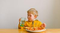 Ilustrasi Anak Makan Credit: pexels.com/AnnaShevts