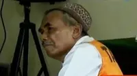 Kakek berusia 64 tahun ini didakwa dengan tuduhan menghasut warga lain untuk menanam singkong di perkebunan sengon milik PT Dwi Sri. 