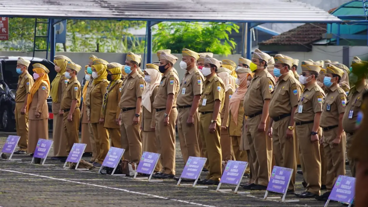 Menuju 100 hari kerja, Bupati Garut Abdusy Syakur Amin dan Wakilnya Luthfianisa Putri Karlina atau Putri Karlina, segera melakukan perombakan kabinet kerja Syakur-Putri (Santri) di Lingkungan Pemda Garut. (Liputan6.com/Jayadi Supriadin)