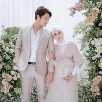 Tampil menawan di acara 7 bulanan Aurel Hermansyah, outfit Lesti Kejora ternyata berharga ratusan ribu. (Instagram/lestikejora).