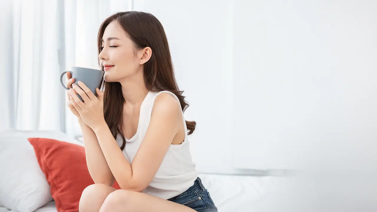 wanita februari kopi