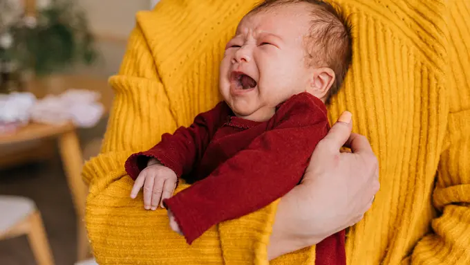 Penyebab Bayi Menangis dan Cara Mengatasinya