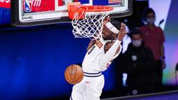 Pebasket Denver Nuggets, Jerami Grant, memasukkan bola saat melawan Los Angeles Clippers pada gim ketujuh semifinal playoff NBA di Lake Buena Vista, Selasa (15/9/2020).  Nuggets menang dengan skor 104-89. (AP//Mark J. Terrill)