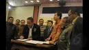 Kepala BNN, Anang Iskandar menandatangani MoU dalam pembukaan  Seminar Sehari bertajuk Outlook penegakan hukum 2014 dan Upaya perbaikan kinerja di tahun 2015, di Ruang Nusantara lV DPR RI, Jakarta, (22/01). (Liputan6.com/Andrian M Tunay)