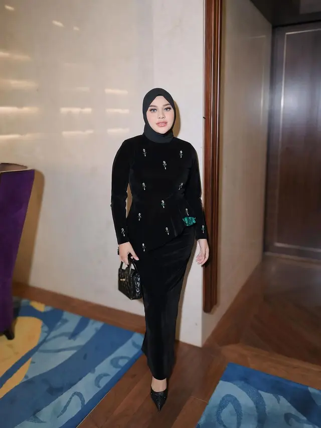 Berat Badan Turun 15kg, Potret Aurelie Hermansyah yang Makin Ramping Kenakan Kebaya untuk Kondangan