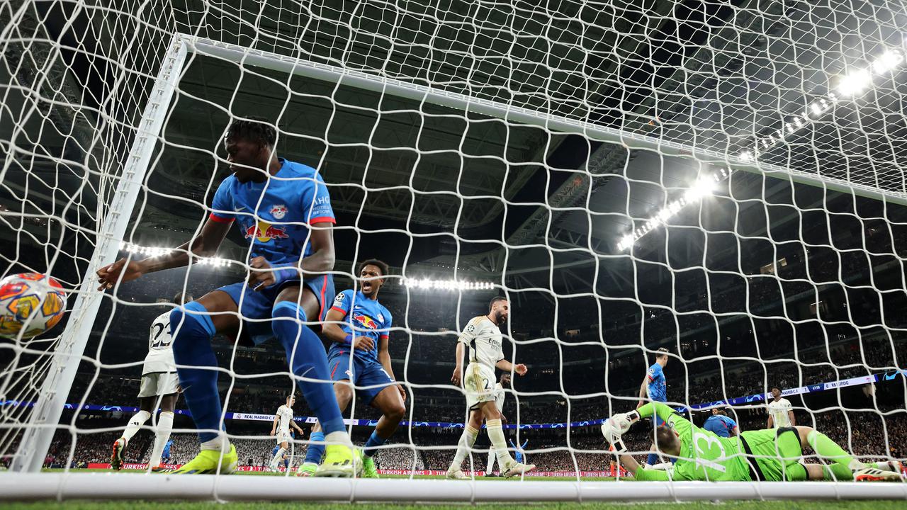 Foto: Selamat dari Malu di Santiago Bernabeu, Real Madrid Melaju ke Perempat Final Liga Champions dengan Skor Imbang 1-1