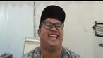 Ricky cuaca dikenal sebagai artis yang sedang naik daun. Tapi diluar kesibukannya, tak menghalangi Ricky untuk tetap liburan. Tapi anehnya ia gelagapan oleh bule-bule di Gili Trawangan. wah kenapa begitu ya?
