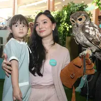 Asmirandah dan anaknya (Istimewa)