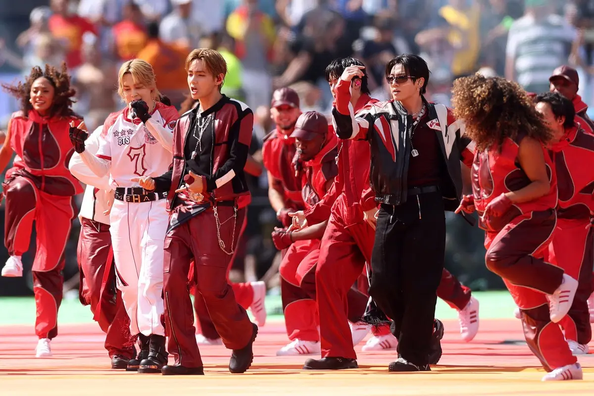 BTS Tampil Membara di FIFA World Cup 2026 Halftime Show, Seragam Merah Putih Hitam Jadi Sorotan