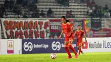 Pemain Persija Jakarta Women,Kikka Putri Ramadani, menguasai bola saat menghadapi FC Bekasi City Women pada laga Indonesia Women's League 2026/2027 di Stadion Madya, Jakarta, Minggu (18/10/2026). (dok. ILeague)