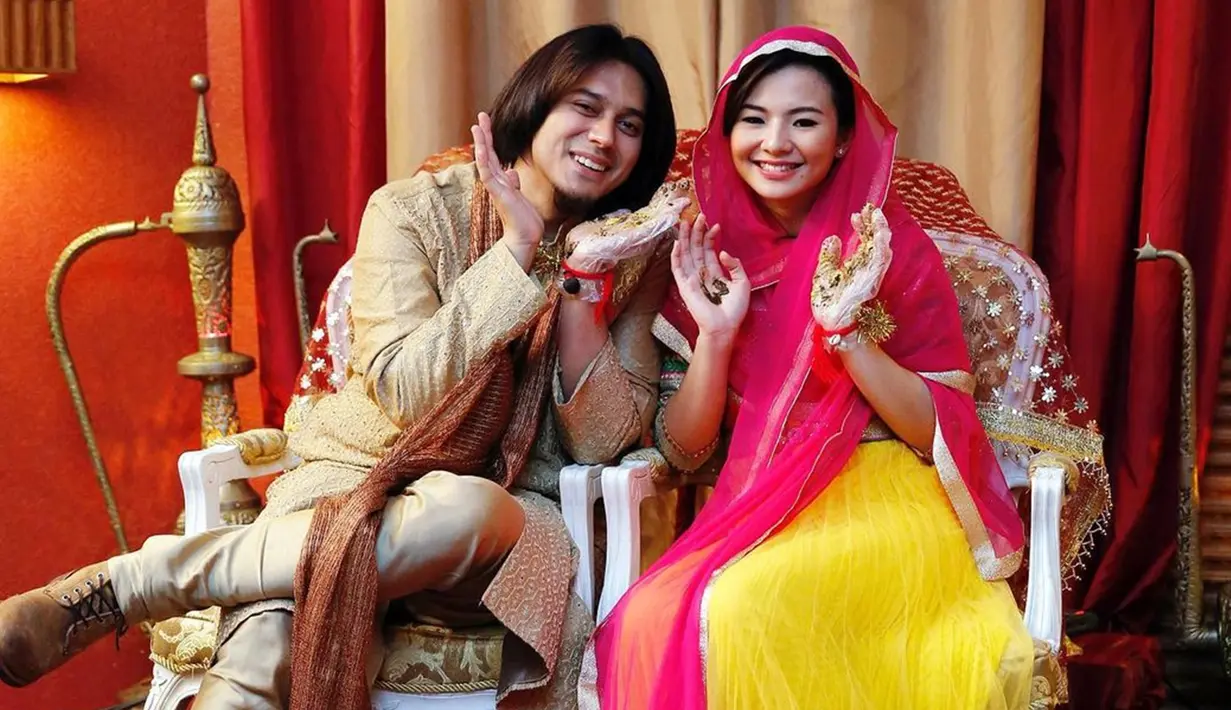 Potret lawas Eriska Rein ini menuai pujian dari rekan artis dan warganet. Banyak yang menyebut jika paras cantiknya tak berubah hingga kini, alias awet muda. Pasangan yang menikah pada 28 September 2014 itu juga banjir ucapan selamat dan doa kelanggengan. (Liputan6.com/IG/@eriskarein)