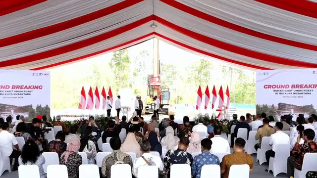 Presiden Joko Widodo atau Jokowi meresmikan dimulainya pembangunan proyek atau groundbreaking Rumah Sakit Umum Pusat (RSUP) di Ibu Kota Nusantara (IKN), Kalimantan Timur, Rabu (20/12/2023).