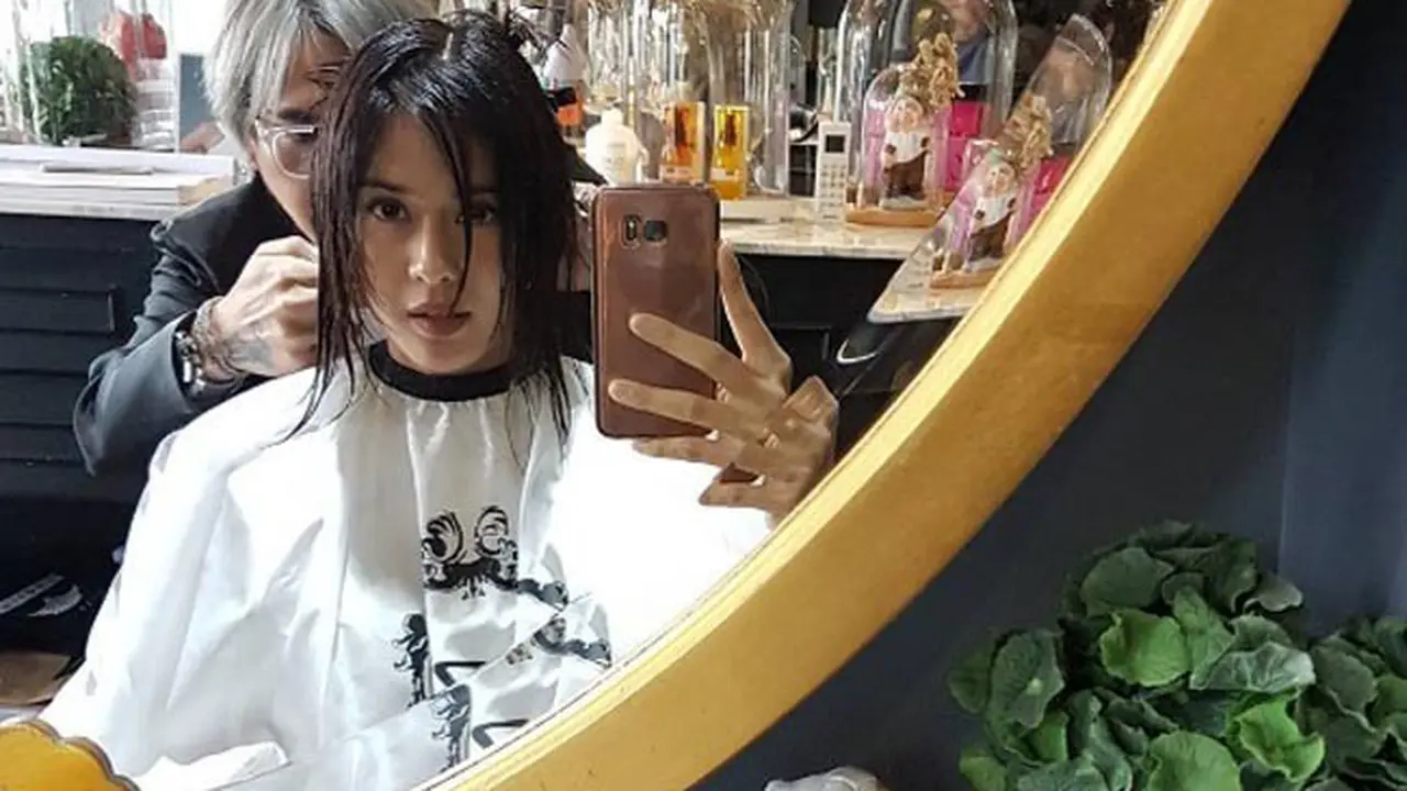 Instagram of The Day: Rambut Baru Dian Sastro dan Julia Estelle