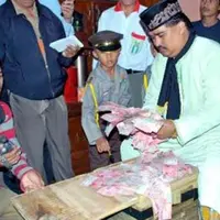 Bukan cuma menggandakan uang, Taat Kanjeng, pemilik Padepokan Dimas Kanjeng diduga membunuh 2 santrinya. (Via: www.jpnn.com)