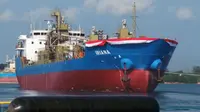 Sumber Marine Shipyard memberi nama kapal cement carrier sama dengan nama Ibu Negara.