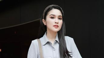 FOTO: Cantik Bak ABG, Ini Gaya Sandra Dewi saat Pakai Bando