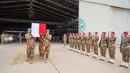 Rico Pramudia sempat kritis di rumah sakit Beirut karena ledakan proyektil yang menyasar ke pos UNIFIL di Adchit Al Qusayr. Tampak dalam foto yang diambil dan dirilis oleh Pasukan Sementara Perserikatan Bangsa-Bangsa di Lebanon (UNIFIL), menunjukkan rekan-rekan prajurit membawa peti jenazah Kopral Rico Pramudia, saat upacara penghormatan di Bandara Internasional Lebanon, Beirut, pada 26 April 2026. (Haidar Fahs/UNIFIL/AFP)
