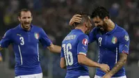 TIPIS - Italia menang tipis 2-1 melawan Norwegia. (REUTERS/Max Rossi)