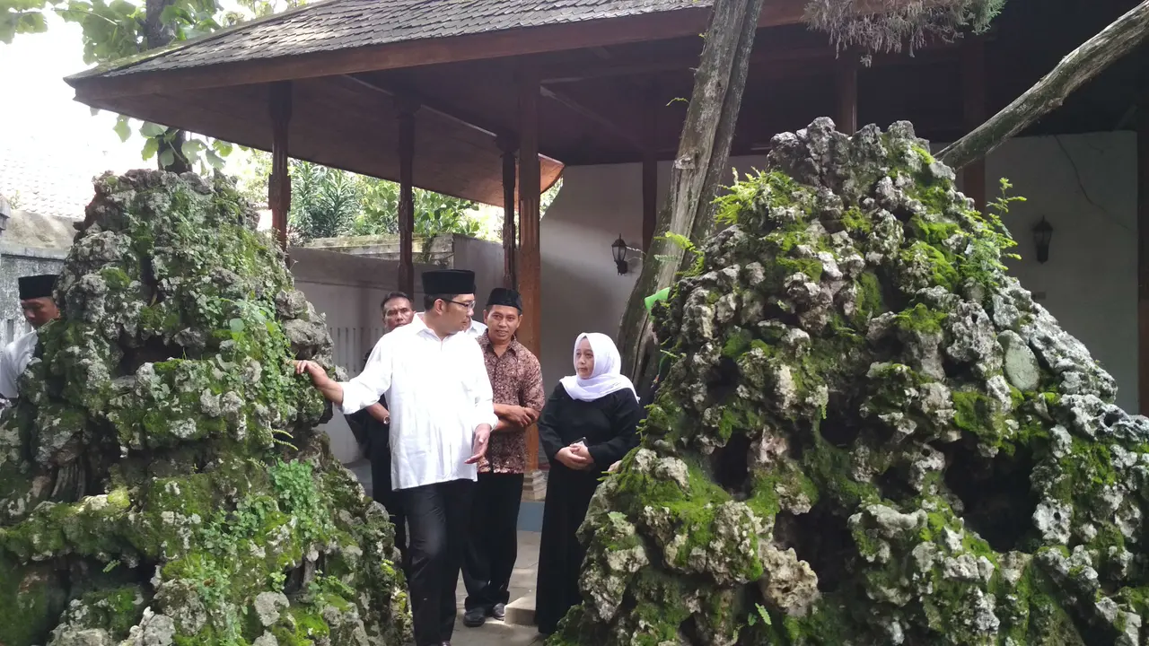 Blusukan Ridwan Kamil dan Turunan Sunan Gunung Jati Cirebon