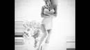 Di hari yang sama, Paris Hilton juga mengunggah foto dirinya dalam balutan bodysuits di akun Instagram-nya, Kamis (23/10/14). (instagram.com/parishilton)