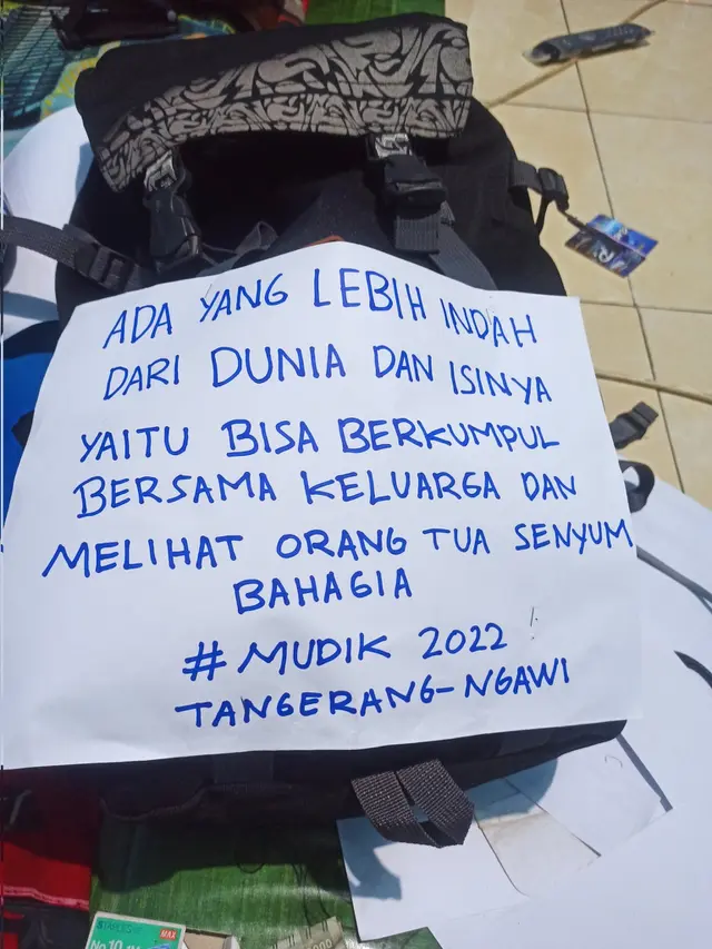 8 Potret Tulisan Kocak di Belakang Motor Pemudik Ini Bikin Geleng Kepala