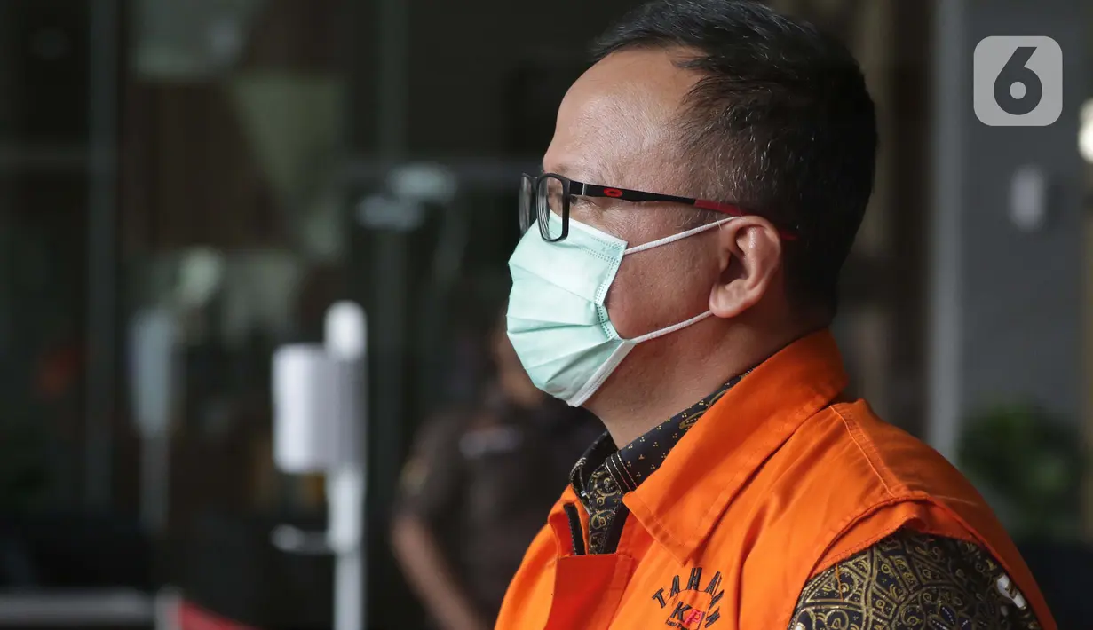Terdakwa suap izin ekspor benih lobster tahun 2020, Edhy Prabowo usai menjalani sidang pembacaan putusan hakim pengadilan Tipikor melalui daring di Gedung KPK Jakarta, Kamis (15/7/2021). Mantan Menteri KP, Edhy Prabowo dihukum lima tahun penjara, denda Rp 400 juta. (Liputan6.com/Helmi Fithriansyah)
