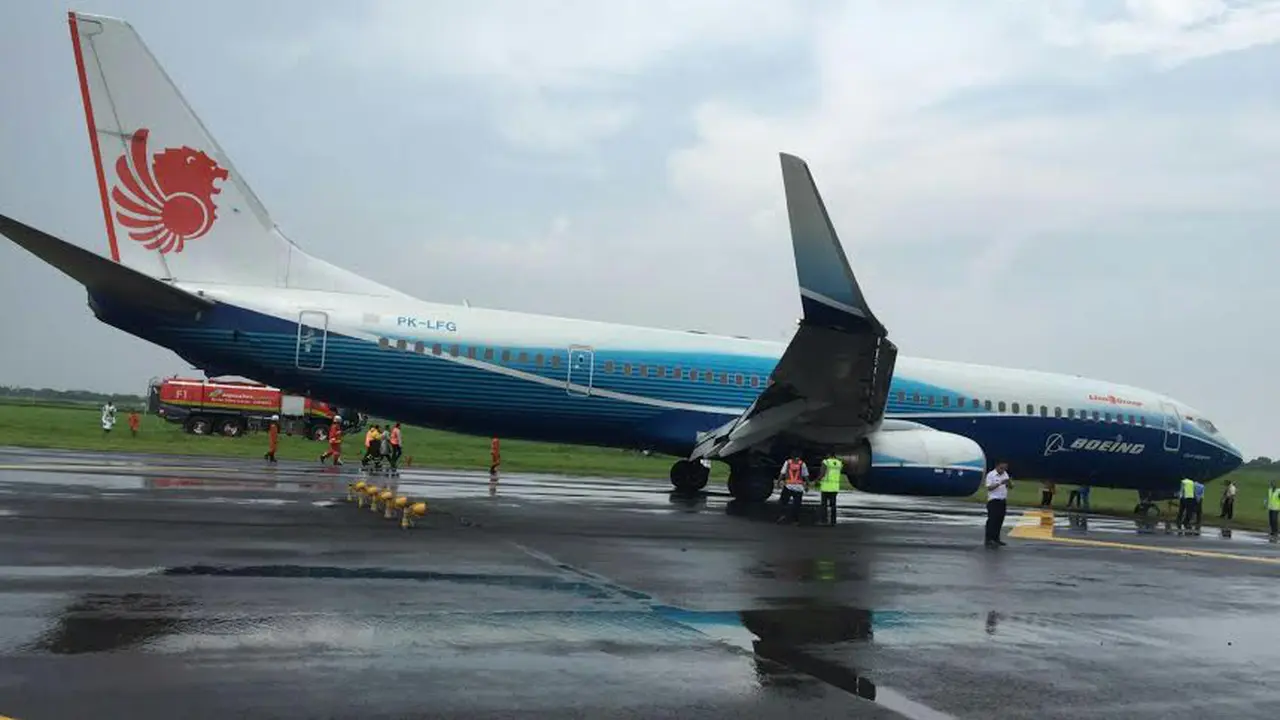 20160220-Pesawat-Lior-Air-Dievakuasi-Bandara-Juanda-Kembali-Beroperasi-Surabaya