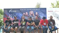 Perwakilan band Indonesia pengisi Jogjarockarta, saat jumpa pers, Jumat (26/10). Indra Lesmana duduk nomor tiga dari kanan. (Dok.Rajawali Indonesia Comm)