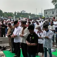 Ahmad Dhani unggah foto saat salat Jumat di Silang Monas, Jakarta Pusat (Instagram/@ahmaddhaniprast)