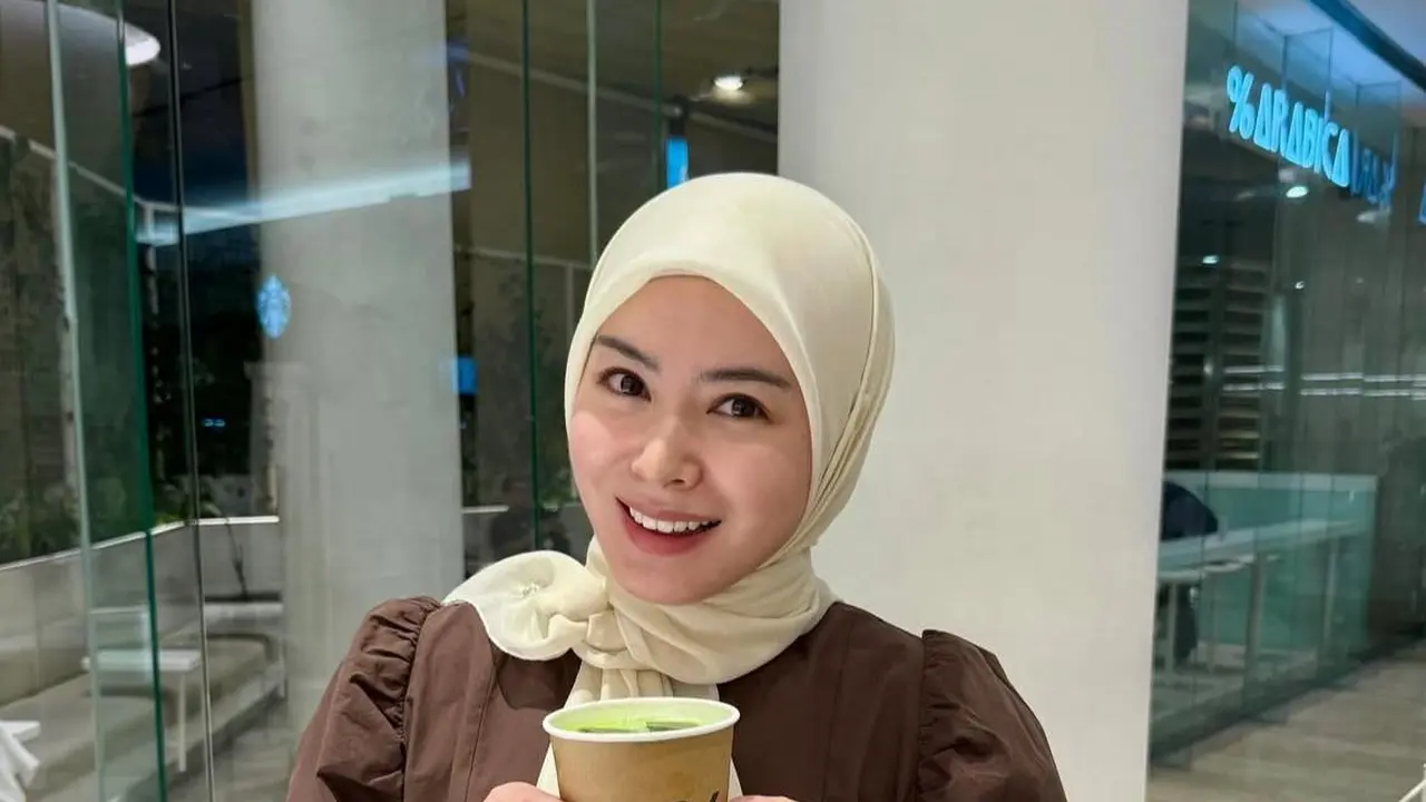 Mix and Match Hijab Segiempat ala Ayana Moon (Instagram/@xolovelyayana)
