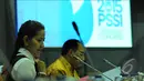 Anggota DPR dari Fraksi Partai Demokrat, Venna Melinda saat mengikuti rapat dengar pendapat antara Komisi X DPR RI dengan perwakilan dari PSSI, Jakarta, Kamis (15/1/2015). (Liputan6.com/Faisal R Syam)