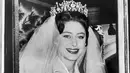 Tiara Poltimore yang merupakan lambang gaya perhiasan era Victoria. Tiara ini memiliki berlian yang berbentuk bunga dan alam, dinamai sesuai dengan nama pemilik pertamanya Lady Poltimore. Pada tahun 1959, tiara ini dibeli oleh Pangeran Margaret di lelang. Foto: Vogue.