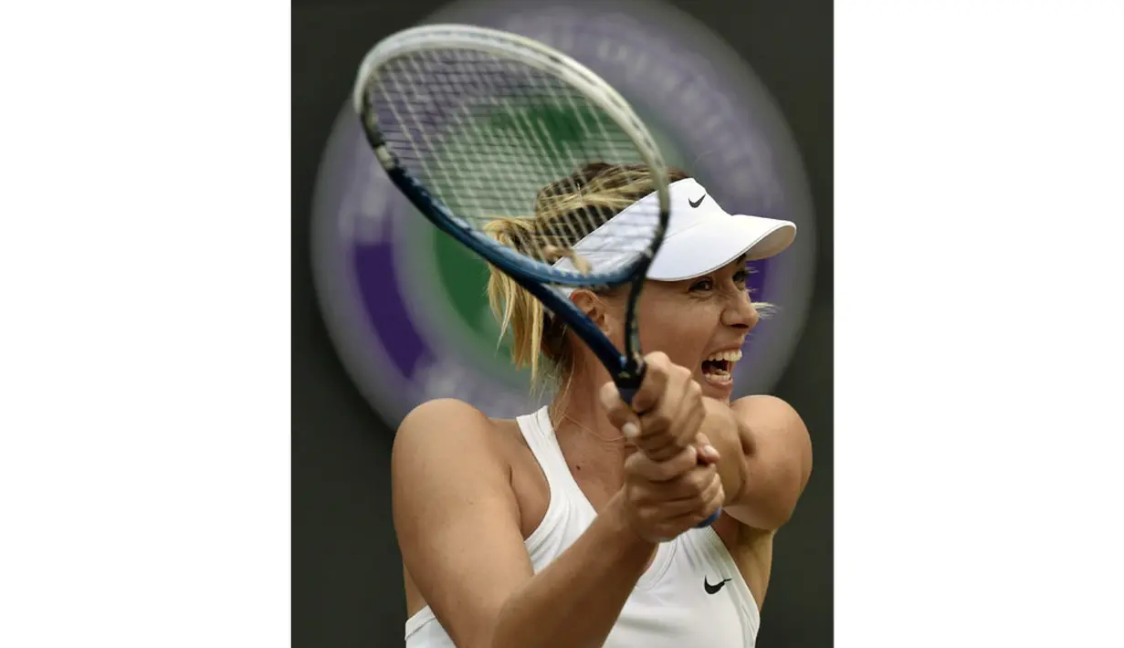 Maria Sharapova menang mudah atas petenis Swiss, Timea Bacsinszky (6-2, 6-1) di babak kedua turnamen Wimbledon, (26/6/2014). (REUTERS/Toby Melville)
