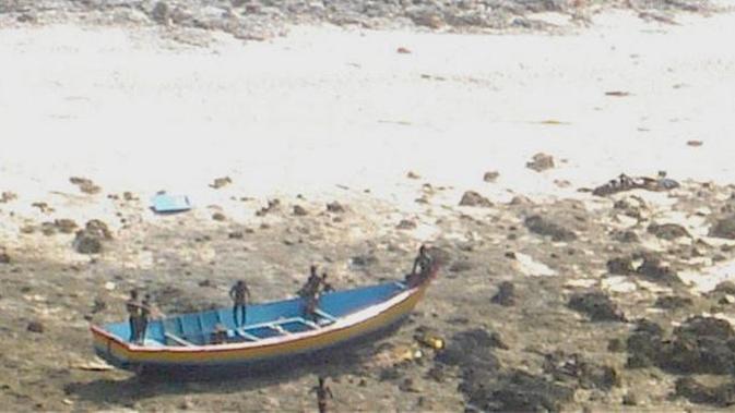 Pada 2006, dua orang nelayan terbunuh ketika kapal mereka hanyu terlalu dekat ke pulau Sentinel. (Sumber pasukan penjaga pantai India)