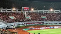Luar Biasa! Pakansari Hampir Penuh dan Menggema, Suporter Terus Bernyanyi Dukung Timnas Indonesia