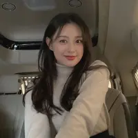 Transformasi Gaya Rambut Kim Ji Won. [@geewonii]