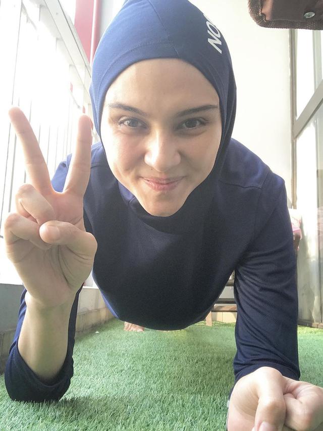 Pesona 6 Selebriti Berhijab Saat Olahraga, Tetap Stylish