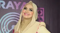 Diva asal Malaysia, Siti Nurhaliza menjadi pengisi acara Konser Raya 21 Indosiar (Liputan6.com/Herman Zakharia)