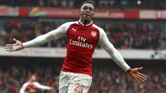 Pemain Arsenal, Danny Welbeck berselebrasi setelah mencetak gol ke gawang Southampton dalam lanjutan Pramier League 2017/2018 di Stadion Emirates, Minggu (8/4). Welbeck jadi pahlawan The Gunners lewat dua gol yang disumbangkannya. (Tim Goode/PA via AP)