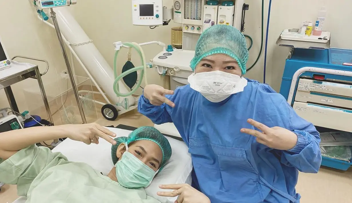 Gilang Dirga dan Adiezty Ferza program bayi tabung (Instagram/adieztyfersa)