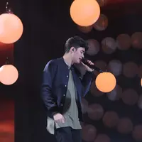 Selama konser berlangsung, teriakan para penggemar Aliando Syarief, Alicius terus terdengar. Meski mengaku hanya berlatih tiga hari sebelum konser, Ali mengaku puas dengan konsernya. (Deki Prayoga/Bintang.com)