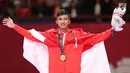 Karateka putra Indonesia, Rifki Ardiansyah Arrosyiid berselebrasi usai meraih medali emas di babak final nomor Kumite -60 kg di Arena Karate JCC Senayan, Jakarta, Minggu (26/8). Rifki menang dengan skor 9-7. (Liputan6.com/Fery Pradolo)