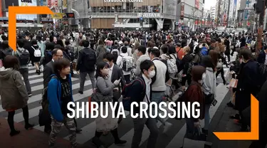 Berkunjung ke Jepang tak lengkap rasanya jika tak mencoba berjalan ramainya di Shibuya Crossing.