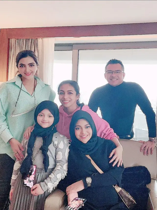 5 Momen Keluarga Ashanty Bertemu Siti KDI di Turki, Penampilan Aurel Hermansyah Disorot