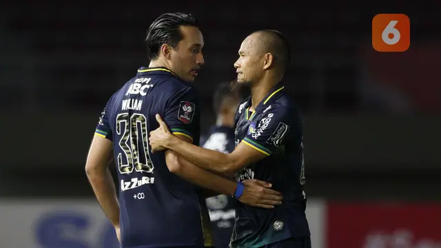 FOTO: Persib Tantang Persija di Final Piala Menpora 2021 usai Singkirkan PS Sleman - Ezra Walian; Supriadi