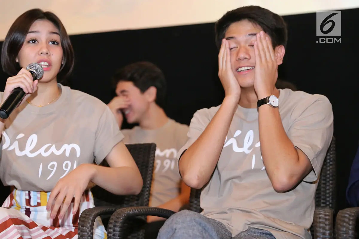 Kekompakan Iqbaal dan Vanesha Saat Rilis Trailer Film Dilan 1991