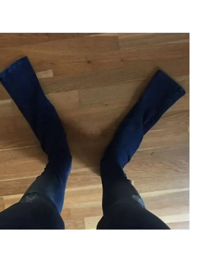 6 Potret Celana Jeans yang Absurd Banget, Desain Anti-Mainstream